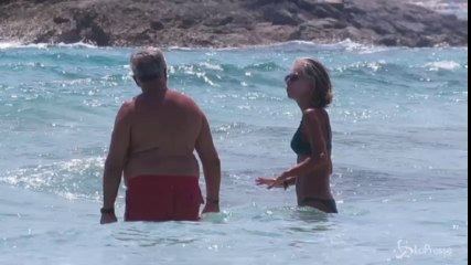 Paola Marella al mare a Formentera: capelli al vento e fisico tonico