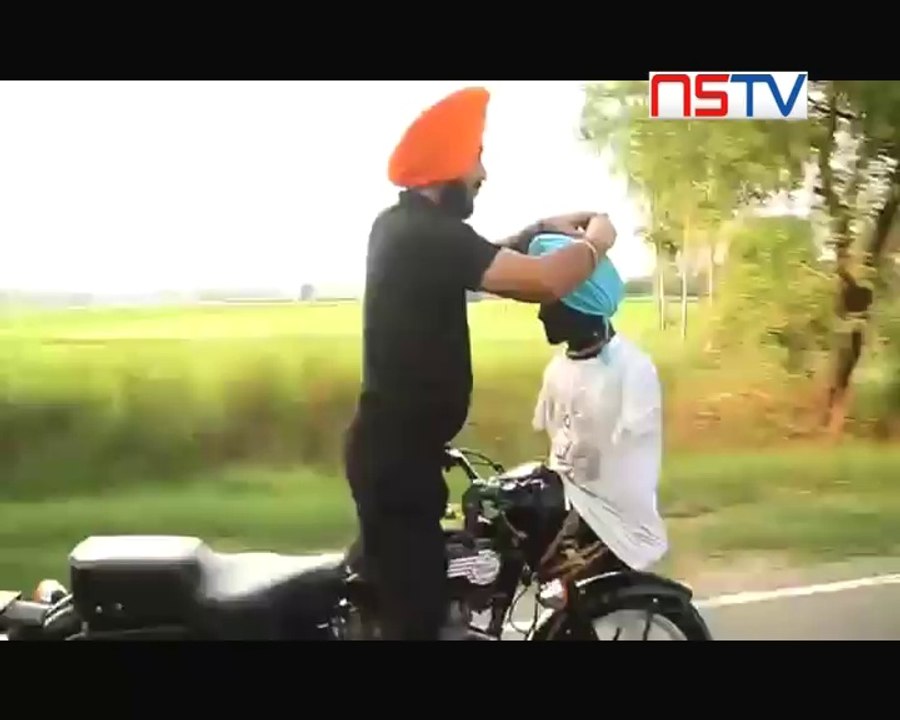 Dare devil Sikh ties Turban wilde driving
