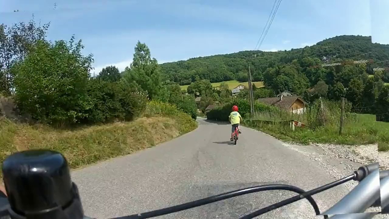 Encore un tour du village en vélo