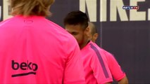 Neymar volta a treinar após lesão na vértebra