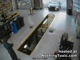 Femme au volant au garage
