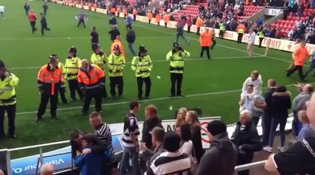 Ugly scenes_ Widnes fans attack stewards at Rugby League match