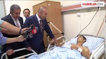 AB Bakanı Çavuşoğlu, Gazzeli ve Azeri Yaralıları Ziyaret Etti