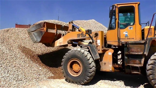 Щебень гравийный 20 40 мм погрузка в карьере кипить дешево цена за куб