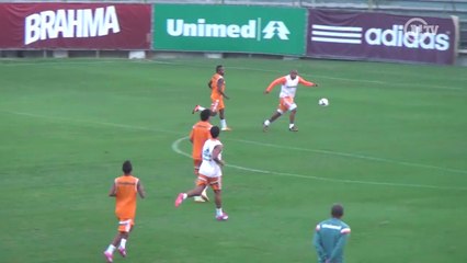 Na força! Walter faz bela jogada e solta bomba para o gol