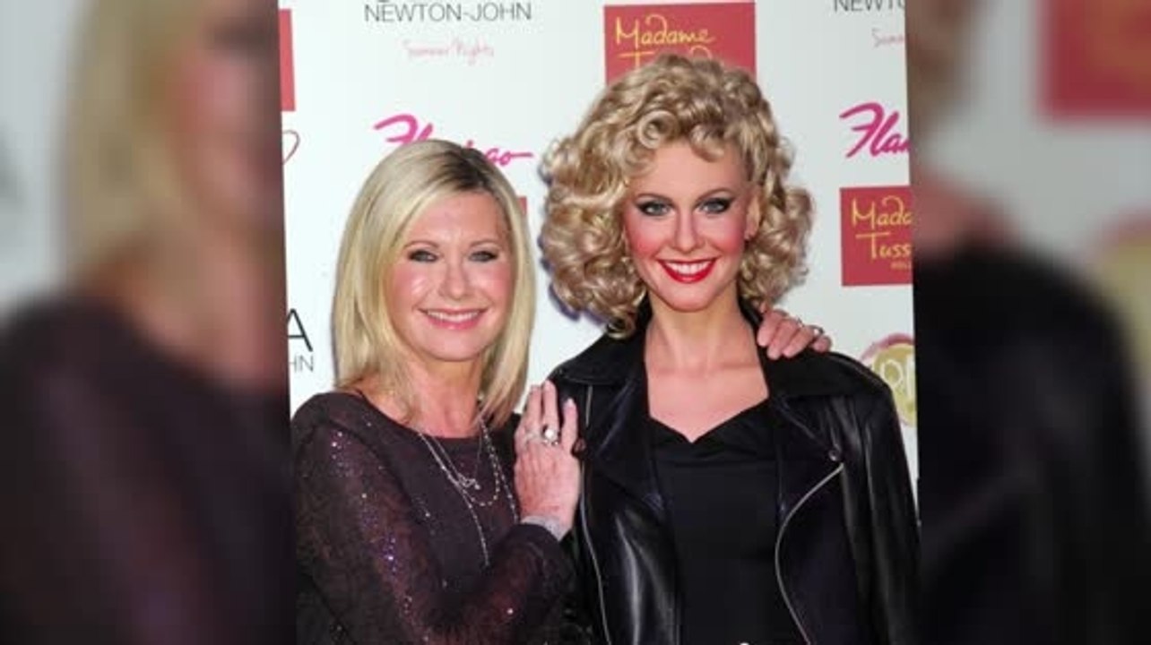 Erkennst du den Unterschied: Olivia Newton John enthüllt ihre Wachsfigur in Las Vegas