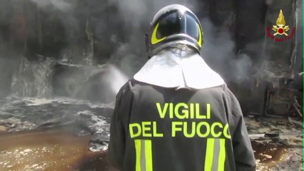 Avellino - Tir rischia di esplodere nella stazione di servizio, paura su A16 (11.08.14)