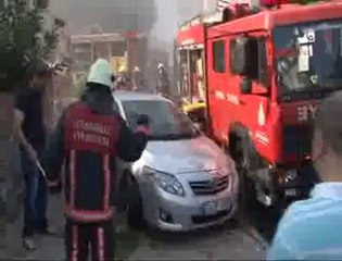 KADIKÖY'DE YANGIN PANİĞİ