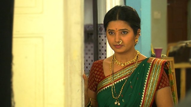 Meghana's First 'Mangala Gaur' - Prajakta Mali In Traditional look - JULUN YETI RESHIMGATHI