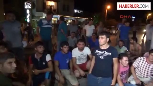 Yolu Trafiğe Kapatıp, Oturma Eylemi Yaptılar