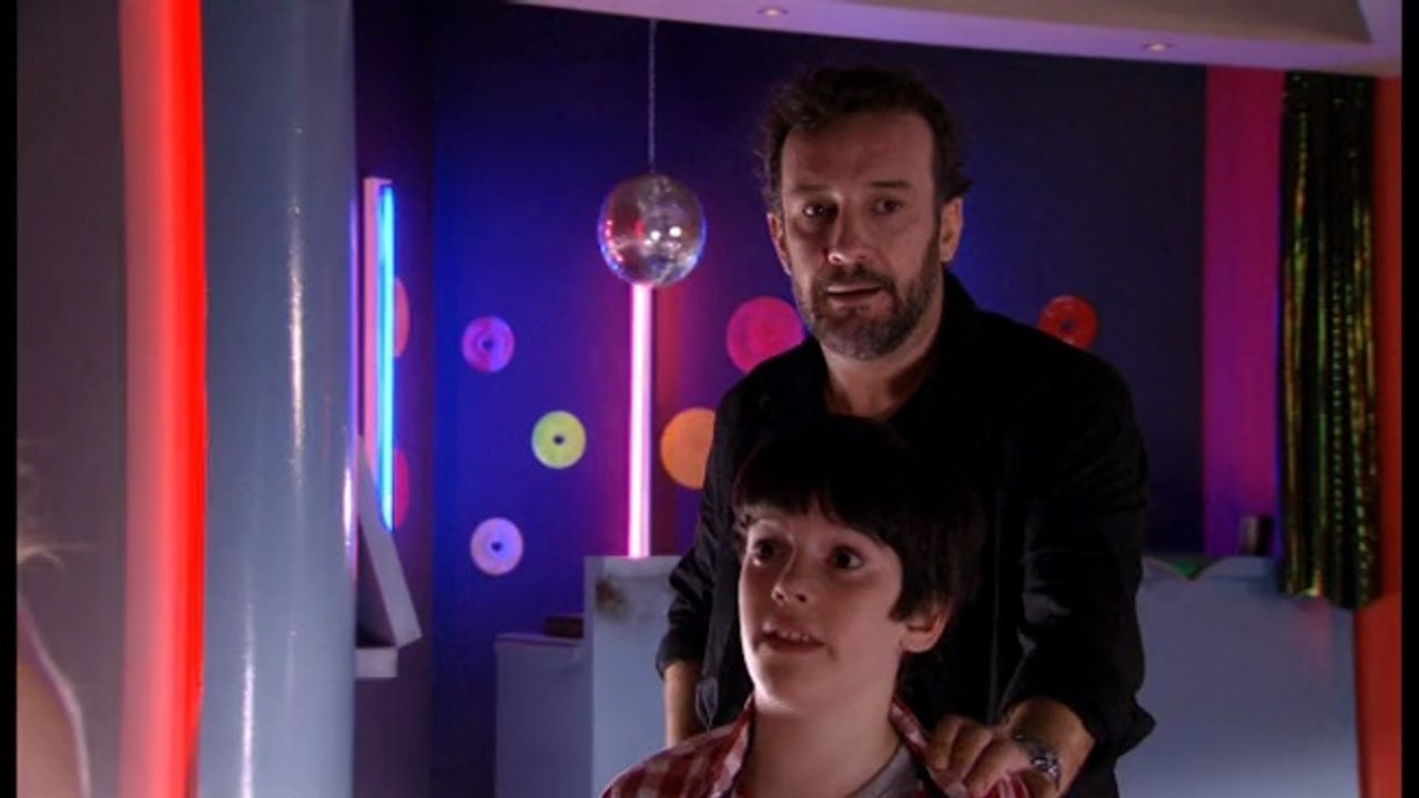 Jose Luis G Perez - Nacho y Juanjo cantan Chiquilla - Vive Cantando