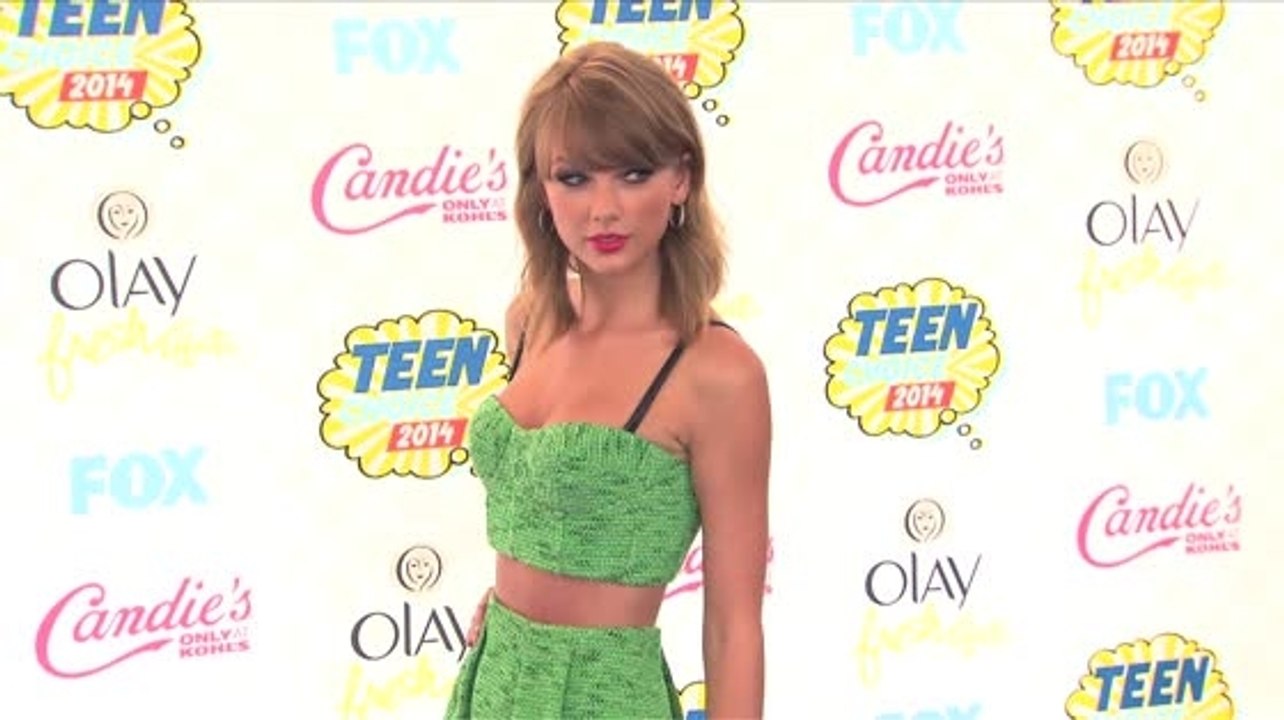 Taylor Swift is "Proud" of Selena Gomez for Breaking up With Justin Bieber