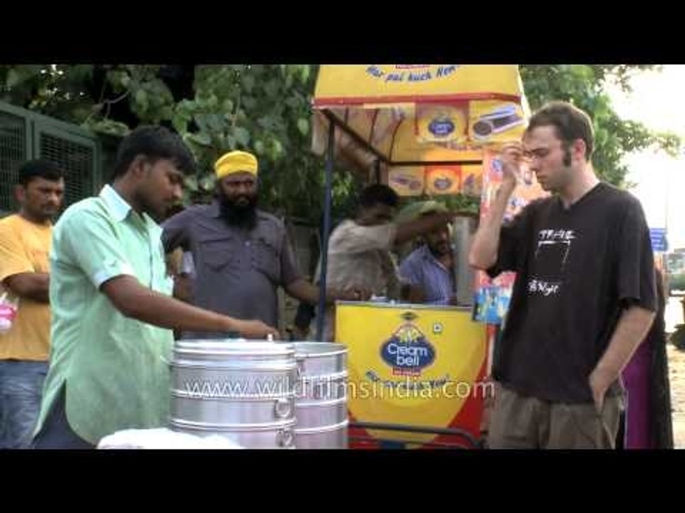 India under a dollar: Roadside Momos