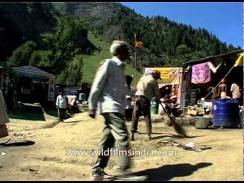 Pilgrims take a break at Chandanwari base camp : Amarnath yatra