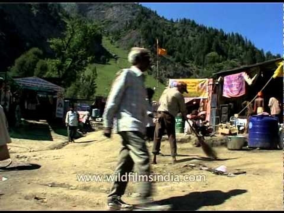 Pilgrims take a break at Chandanwari base camp...