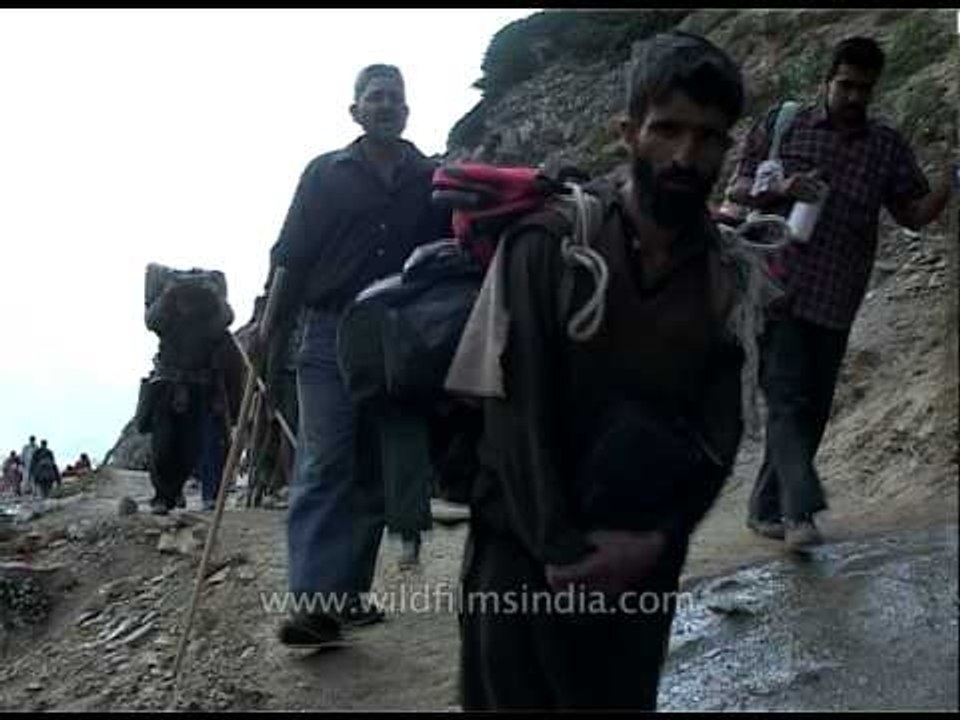 Pilgrims trek to Pissu-Top on way to Amarnath cave