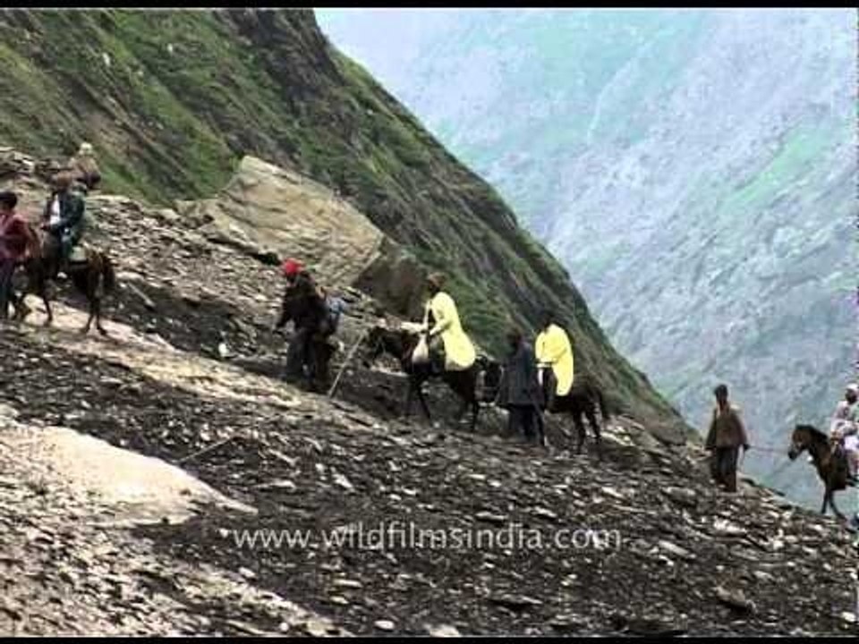 Hindu pilgrims on their way to the holy shrine of Shri Amarnath ji