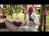 Old man playing 'Kajrare Kajrare Tere Kale Kale Naina' on Ektara