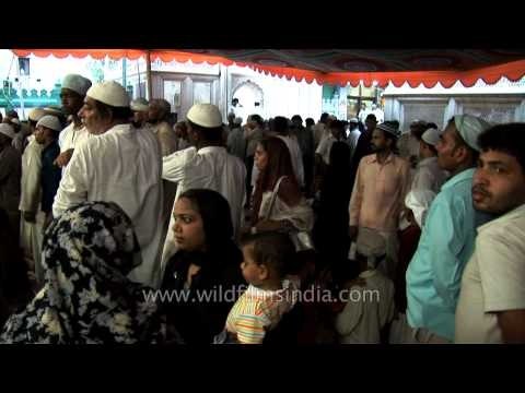 Muslim devotees throng Nizamuddin Dargah - Delhi