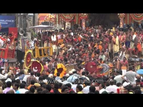 Hindu crowd turn up for Rath Yatra - Puri