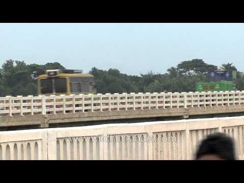 Vehicles travelling across Mahanadi road bridge in Cuttack, Odisha