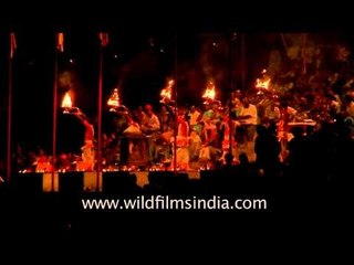 Crowd gathers for Ganga aarti - Uttar Pradesh