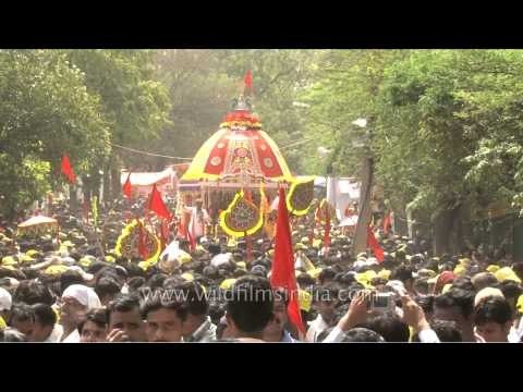 Large number of Hindu devotees during Rath Yatra in Delhi