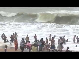 A tsunami at this beach would wipe out these tourists