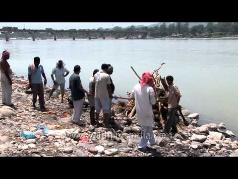 Cremation of a Hindu - Chandi cremation ghat