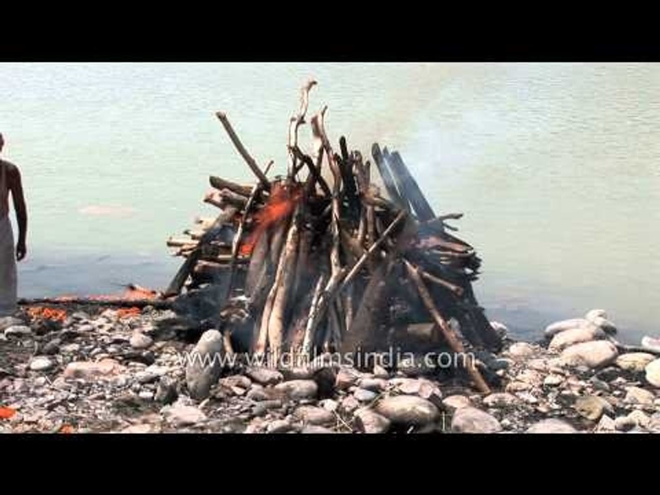 Cremating a dead body along the banks of river Ganga - Haridwar