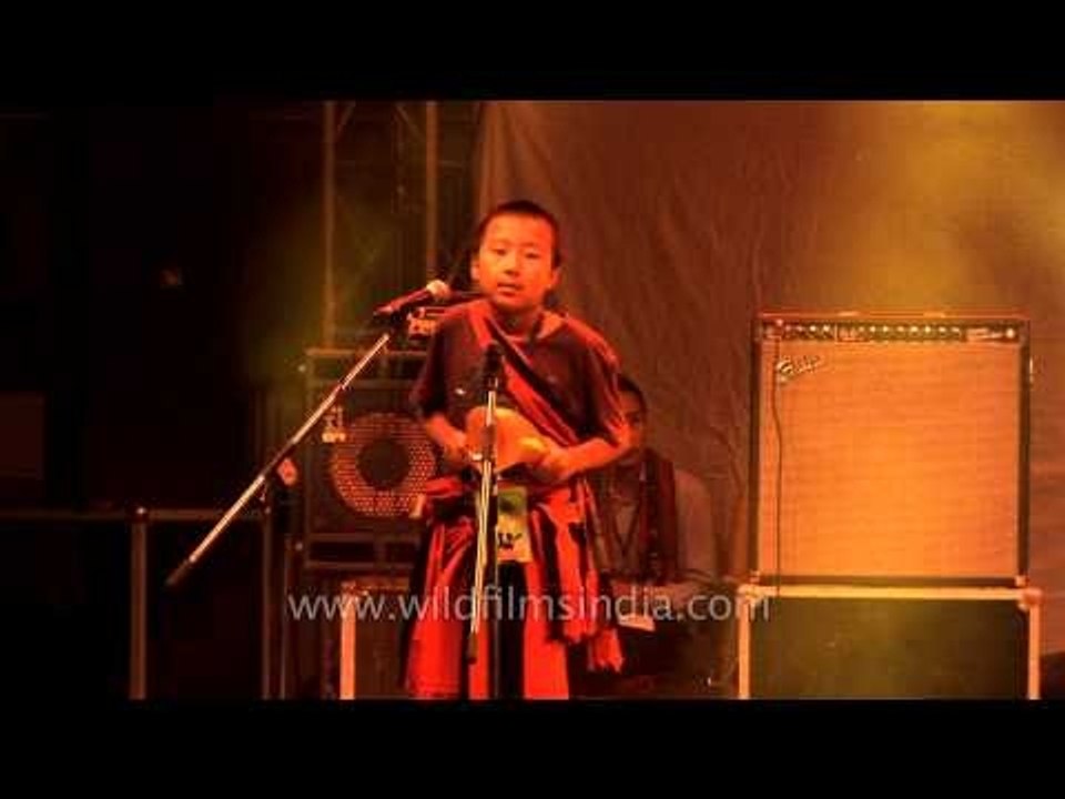 Guru Rewben Mashangva and his son Saka performing together