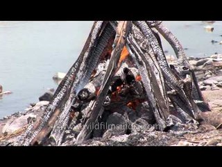 Burning dead body in Hindu funeral