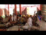 Revered priests from Shirdi reciting 'mantras' before Pran pratishta rituals