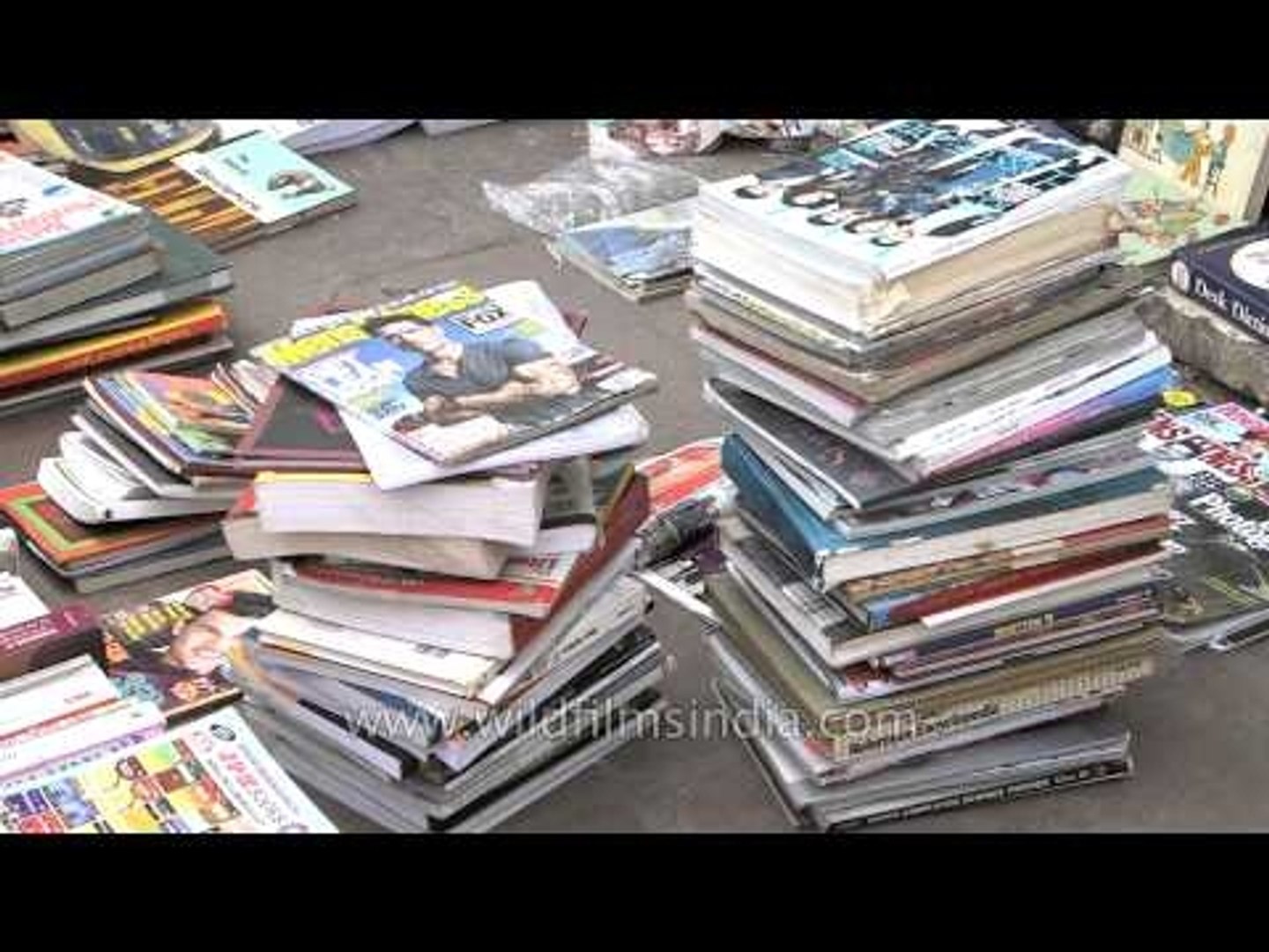 ⁣Books on archaeology & sports, magazines et al in Daryaganj!