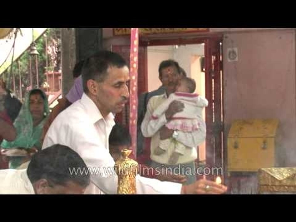Devotees chanting holy mantras at Naina Devi Temple