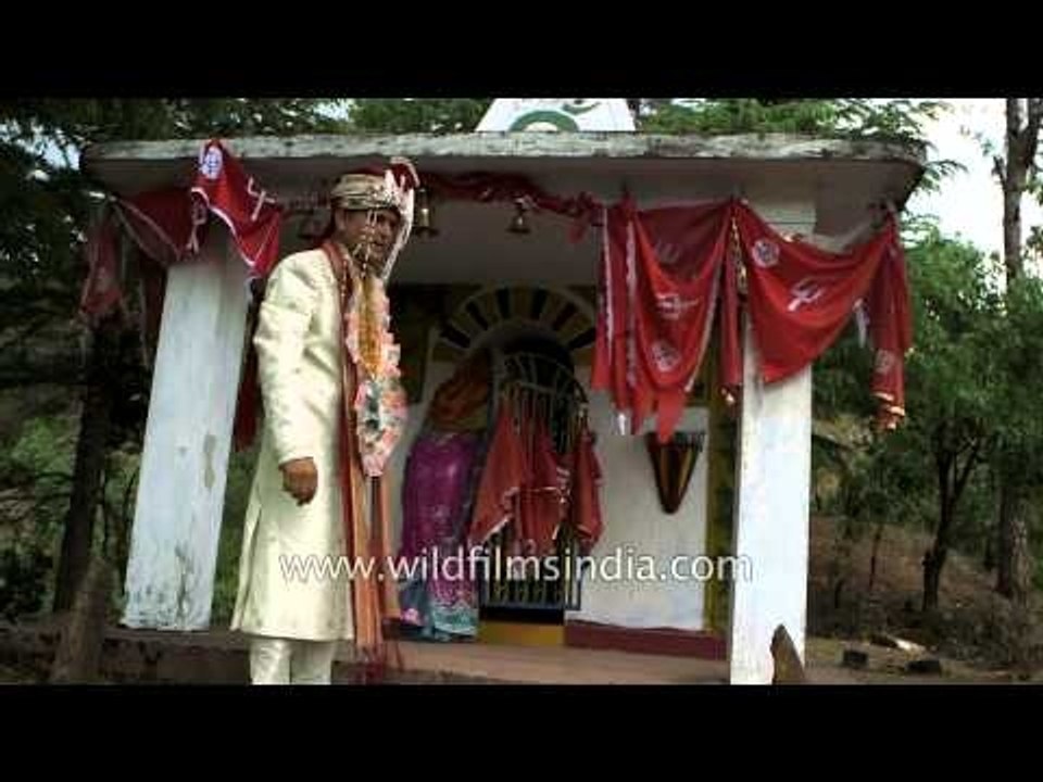 Kumaoni newly-weds visiting the temple