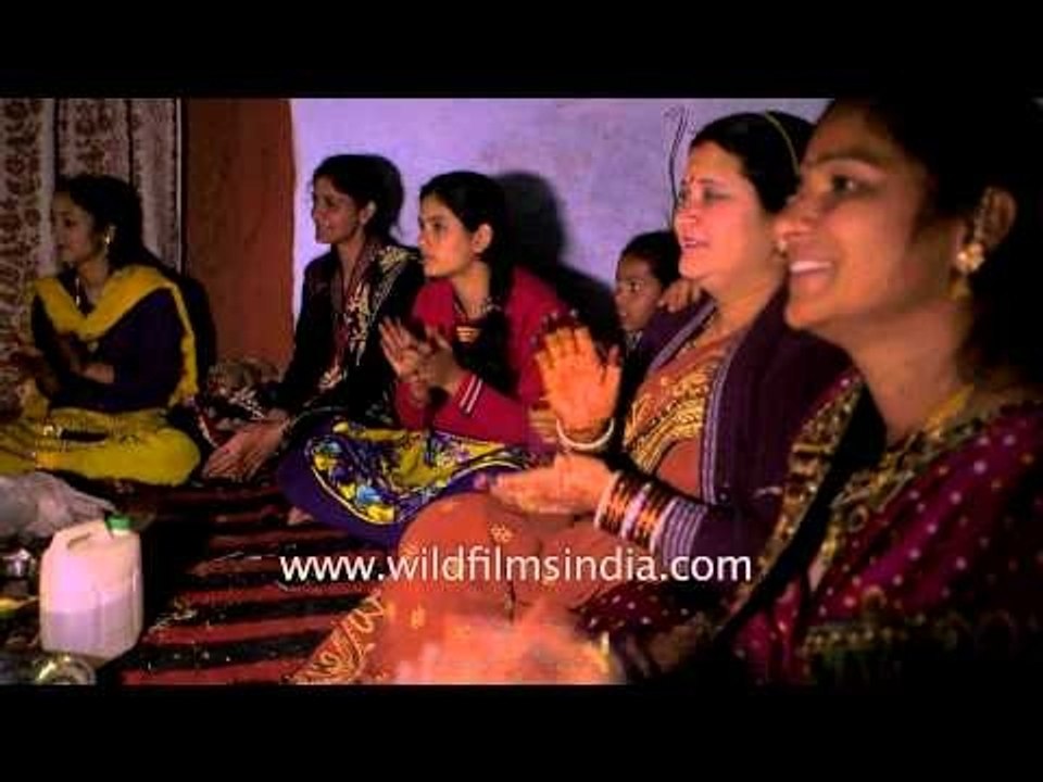 People singing 'Ganesh aarti' as a ritual - Kumaoni wedding