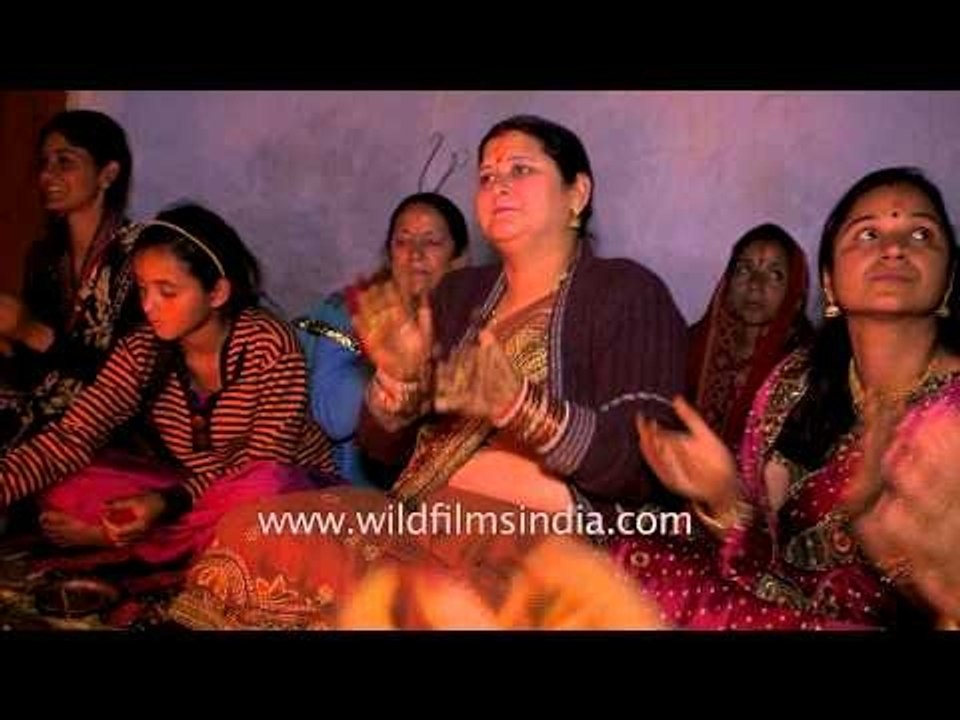 Kumaoni ladies performing kirtan before wedding