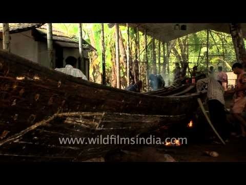 Making a traditional snake boat, Kerala