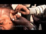 Roadside Ear Cleaner : yet another age-old Indian institution