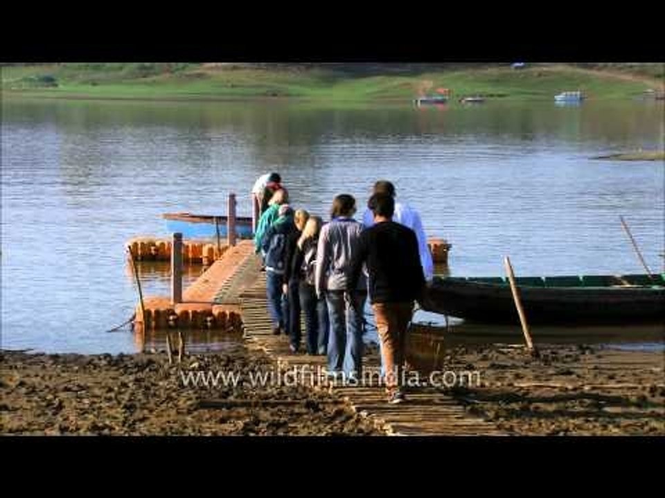 Visitors on a jeep safari in Satpura National Park
