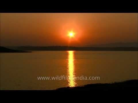 Spectacular glittering sunset above the Denwa river, Madhya Pradesh
