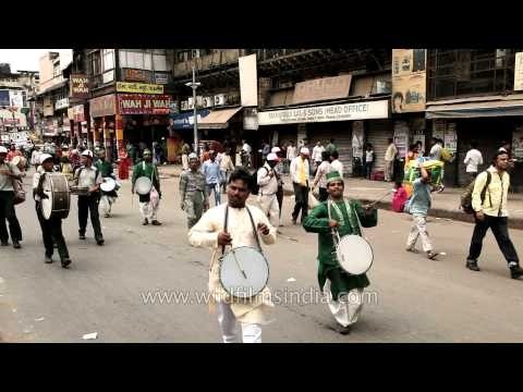 Procession heading towards Shri Digambar Jain Lal Mandir- Mahavir Jayanti