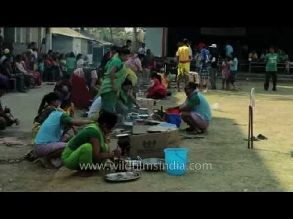 Banana stem climbing competition during Yaoshang Festival