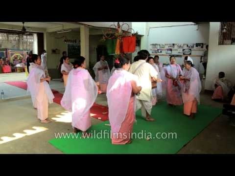 Manipuri women singing Holi Pala (chorus)