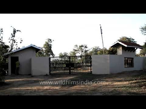 Main entrance of Denwa Backwater Escape lodge, Satpura
