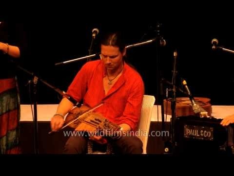 Radiant Archadia singing Bosnian folk song