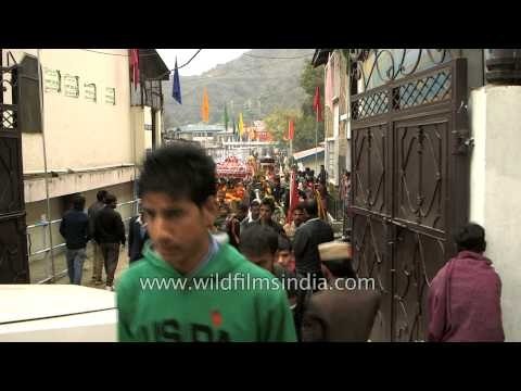 Devotees heading out from Vallabh Govt. College for the procession