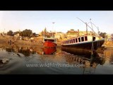 Sailing down the Ganges : Varanasi