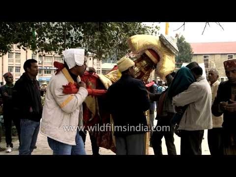 Swinging the palanquin of deities during Mahashivratri procession - Mandi